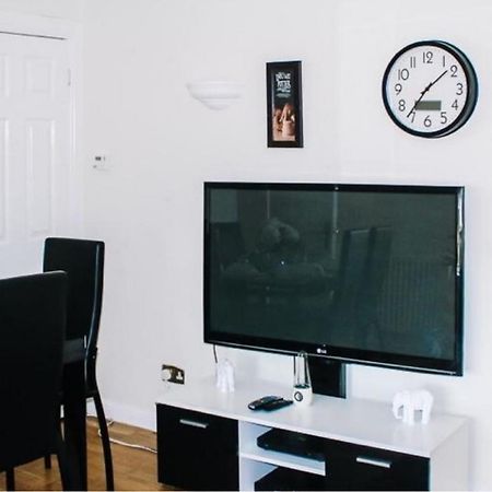 Home To Home Stay Apartment Glasgow Bagian luar foto