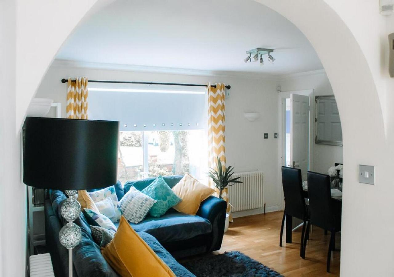 Home To Home Stay Apartment Glasgow Bagian luar foto