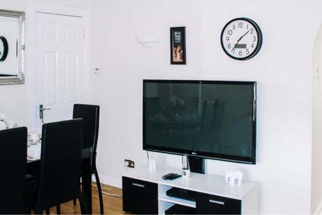 Home To Home Stay Apartment Glasgow Bagian luar foto