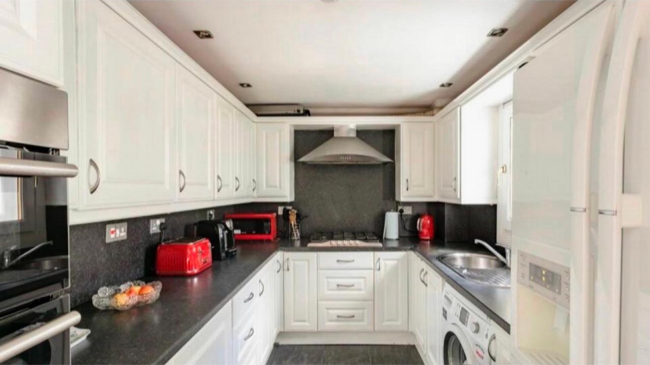 Home To Home Stay Apartment Glasgow Bagian luar foto