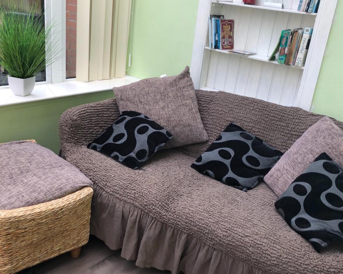 Home To Home Stay Apartment Glasgow Bagian luar foto